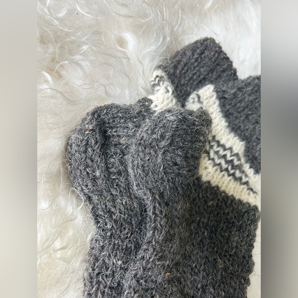 Hand knit New Zealand sheep’s wool socks warm & cozy roughly a size 9/10 women’s - Picture 5 of 7